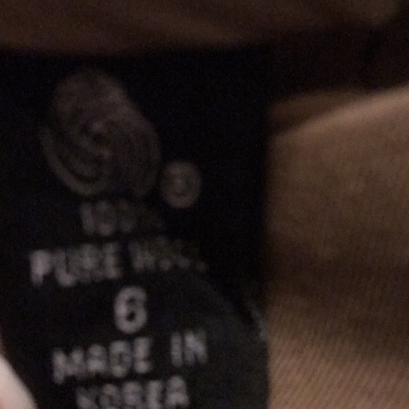 Ellen Tracy Shorts, size 8 color tan - Picture 6 of 6